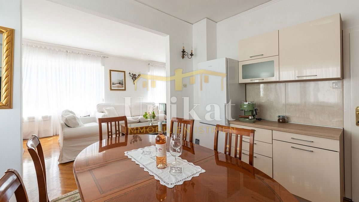 Luksuzna hiša - prvi vrsti ob morju